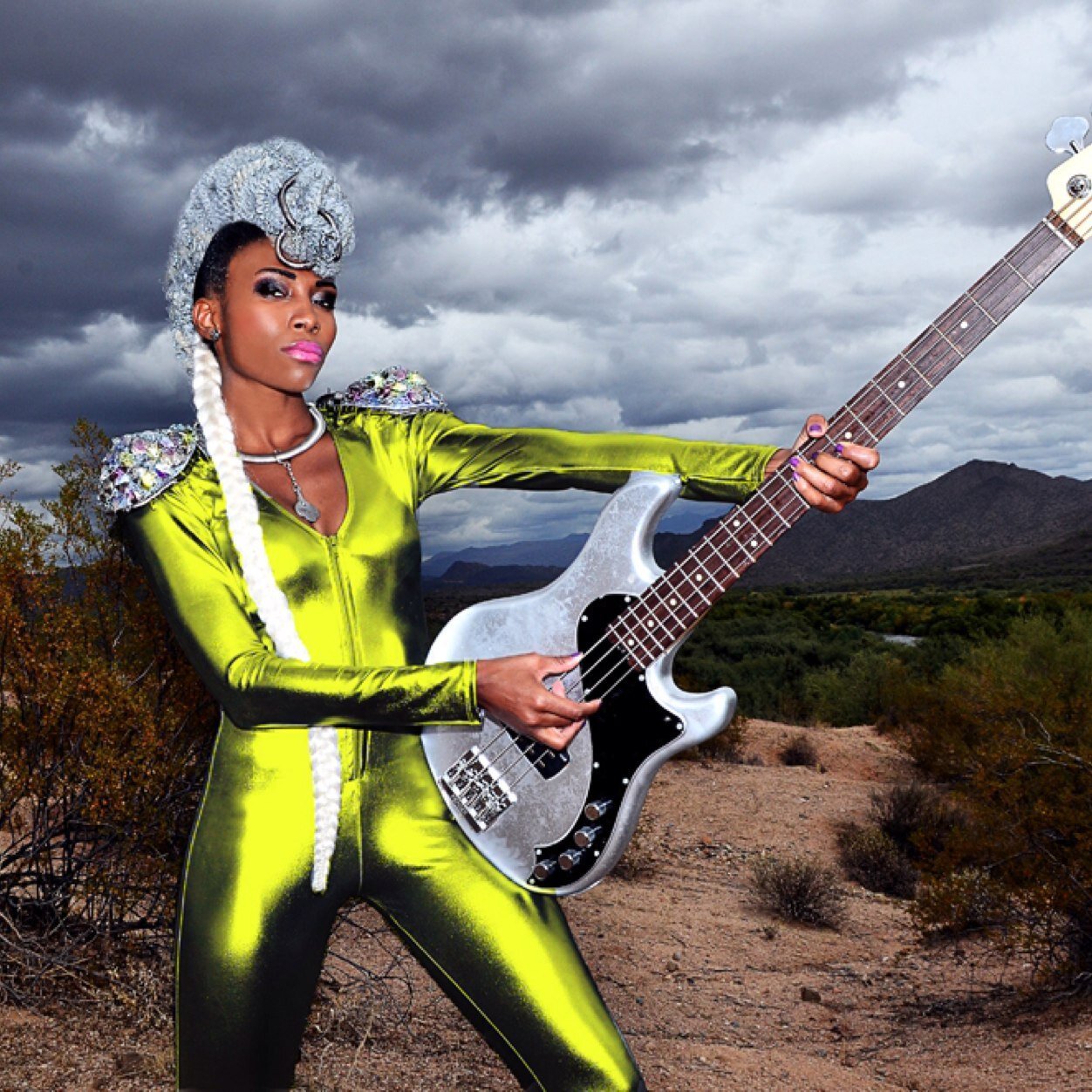 talesofthestarshipregeneration:  nik west, bassist and soloist 