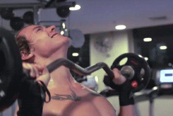 archieandrews:  @Harry_Styles: Girl you’ve been hitting that treadmill like a freak. 