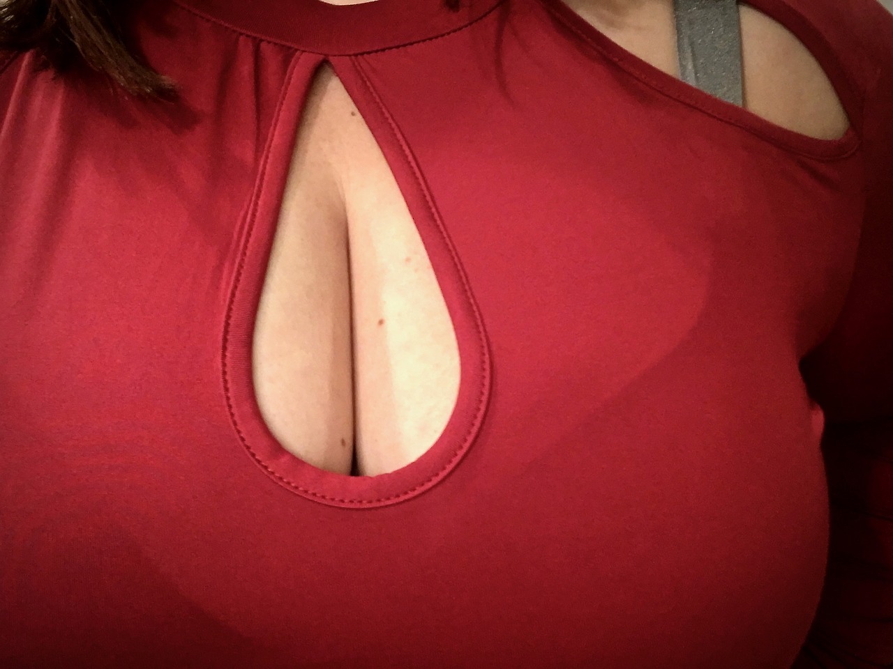 big-beautiful-princess:  Just bought this bright red dress. It is super tight and