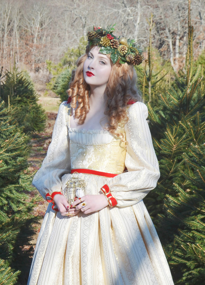 art-tension:  This Incredibly Talented Angela Clayton Makes Astounding Princess Dresses    