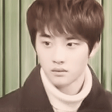 kaiwaiisoo:   the lost penguin  Kyungsoo being Kyungsoo at Sehun’s graduation ceremony