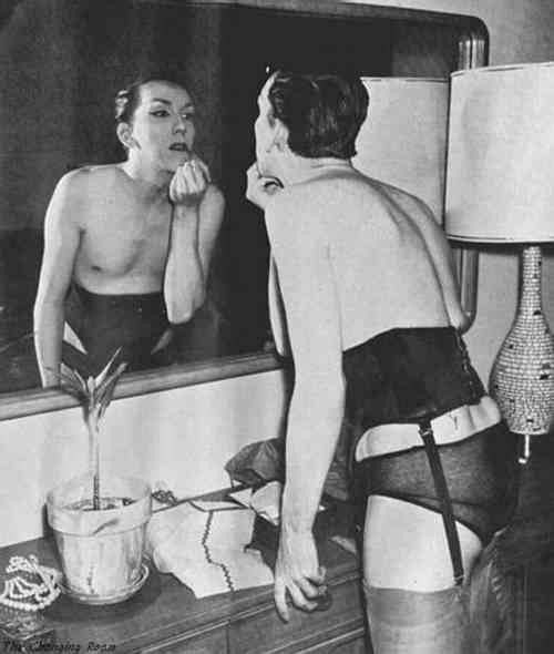 fedomsissy:  http://fedomsissy.tumblr.com/archive  Y awesome vintage  way awesome