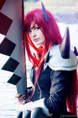 kamikame-cosplay:    Erza Scarlet from Fairy Tail by Arrysia CosplayPhoto by P&amp;S Photography Cosplay  