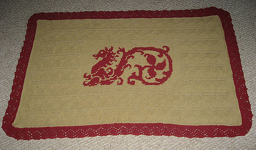 hogwartsknits:Hagrid’s Dragon Blankie by Freshisle Fibres.