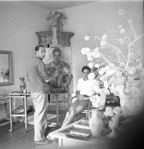 beyond-the-pale:Peter Watson sits while the Russian artist Pavel Tchelitchew paints him - Cecil Beat