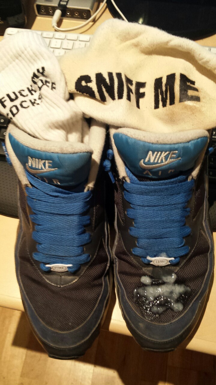 sneakershard:  adidashospi: Lefando unas Nike BW y los Sk8erboy sniff me bien curraos