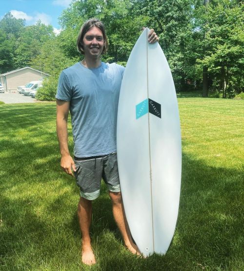 @_grantito_ stopped by this morning to grab his new 5’10” just in time for some summer waves! #garbuttsurfboards #handshaped #surfboard
https://www.instagram.com/p/CQExF0EFZlv/?utm_medium=tumblr