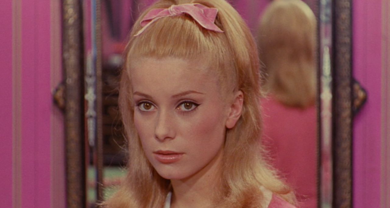 fashion-and-film:  Les Parapluies de Cherbourg (1964) 