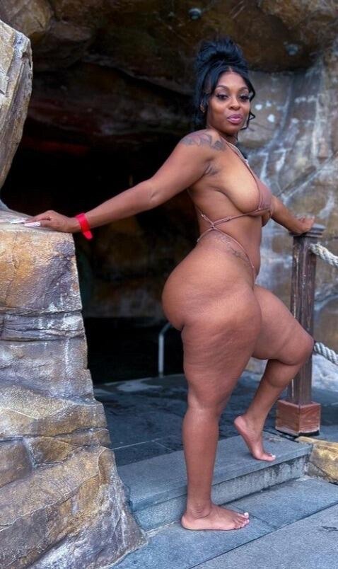 damion910:asad-ali-amir:I look what daddy  Real ass