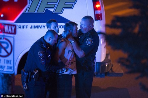 phoeni-xx:  jaedewilliams:  theonetruenidoking:  william-elms:  policymic:  Disturbing photos show a cop choking a college student  Police had been responding to a “disturbance” near the University of Tennessee when a house party estimated to be composed