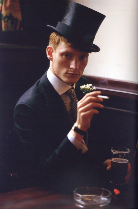 mea-gloria-fides: A pint and a fag
