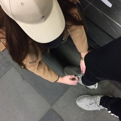 kingofkappa:  yeezauss:  when she ties your shoes @xanshawty  💸following back similar blog$💸 