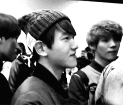 oshzt:  kris fixing baekhyun’s beanies