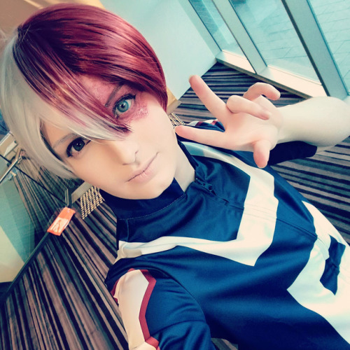 Cosplayed Todoroki properly for the first time at Avcon with these cuties and even though I’m 