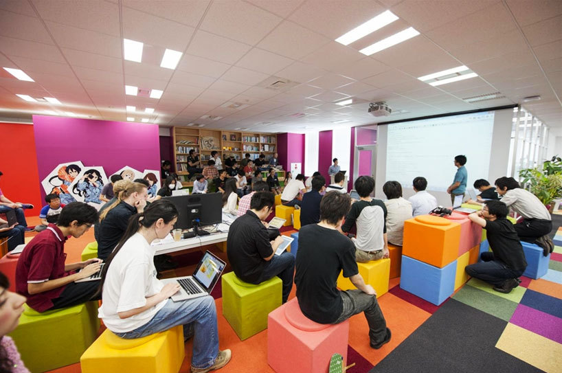 elfketchup:  The pixiv.net office in Tokyo. The main workspace is centered around