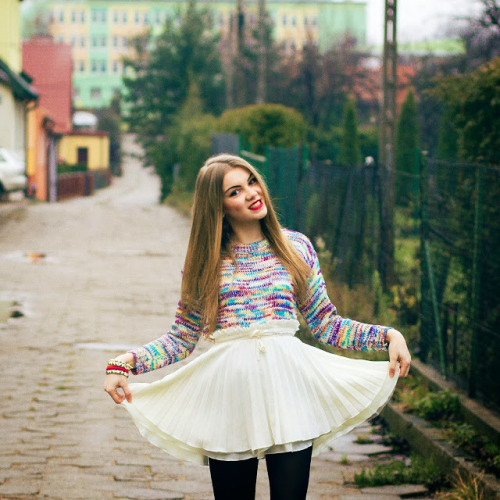 tightsobsession:  Rainbow sweater. Via D E A N E R I S.