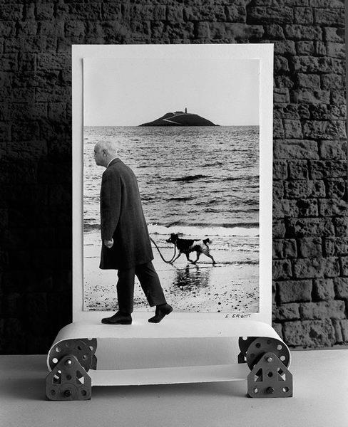 mordmardok:  Gilbert Garcin: Elliott’s dog (after Elliott Erwitt), 1995.