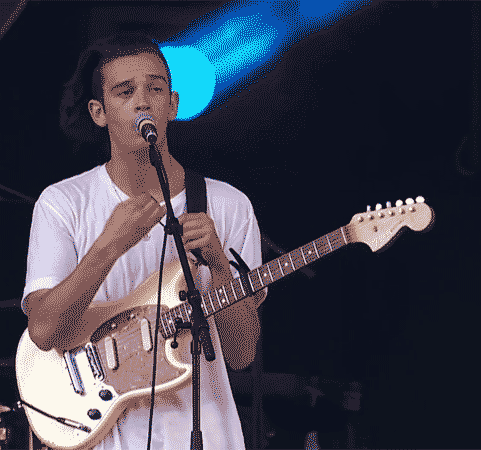 bookworm975:  here’s matty undoing his man bun.