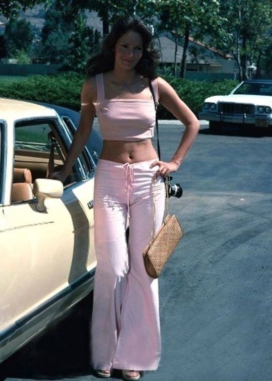 retrovintagehippie:  dollsofthe1960s:Jaclyn Smith stands next to the car her character