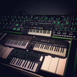 synthesizerpics:  Synthesizer Videos - Vintage Synthesizer And Contemporary Synths At Work Don’t you hate it when you leave your phone plugged-out? by alexryanmusic http://ift.tt/1LGzJvy