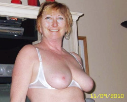 beautifulgrannies:  Submitted by davescummin.Canadian granny KarenSuch a beautiful lady! She’s gorgeous! 