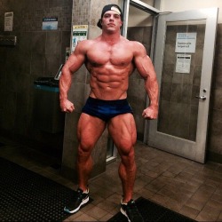 sexweightsandproteinsh4kes:Brad Castleberry