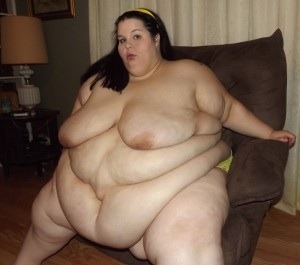 garyplv:  ssbbwpassion:  This girl has such a nice belly  √