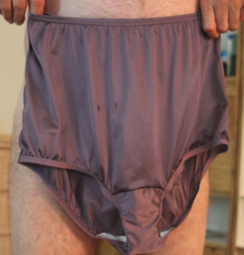 anotherratsass: VanityFair Ravisant panties. Lovely to play pocket pool in when nobody is watching&h