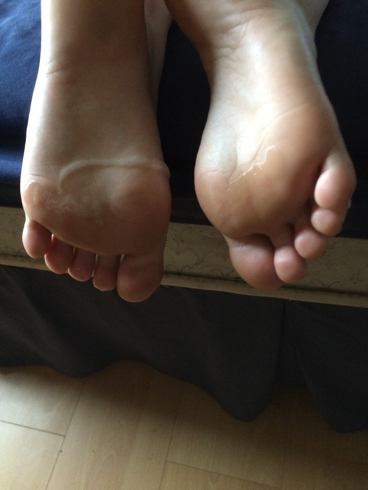 ellessexyfeet:  Some pics after the gif;)
