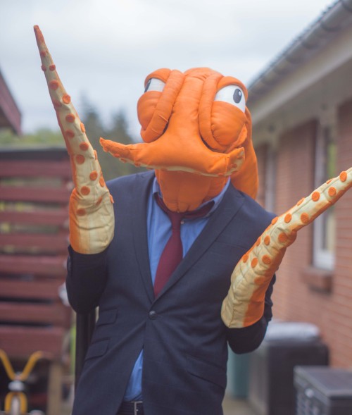 monkeysaysficus:pazzojinn:cosplay-gamers:Octodad: Dadliest Catch by Charlie SchaltzCosplay of what? 