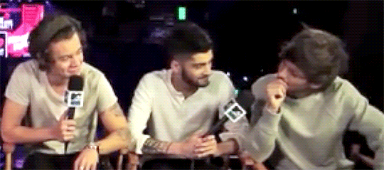 sorry-butlarryisfuckingreal:  Honestly, one of the most iconic things ever happened in 1D times is the boys interrupting Louis’ fond over Harry.I think all of you remember this one:Zayn was probably thinking “C'mon, bro, we’re in the middle of an