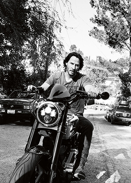 minim-calibre: bagginses: Keanu Reeves photographed by Simon Emmet for Esquire UK