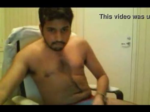 desilova123:  Indian cumming on cam  porn pictures