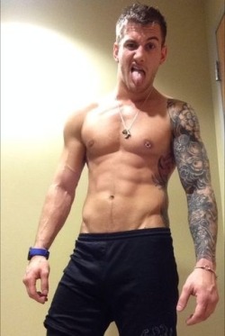 lockershots:  Give your favorite muscle a workout at lockershots.tumblr.com dirtyrabbithole:  Follow both of my blogs @ http://furrytrade.tumblr.com/ &amp; http://dirtyrabbithole.tumblr.com  