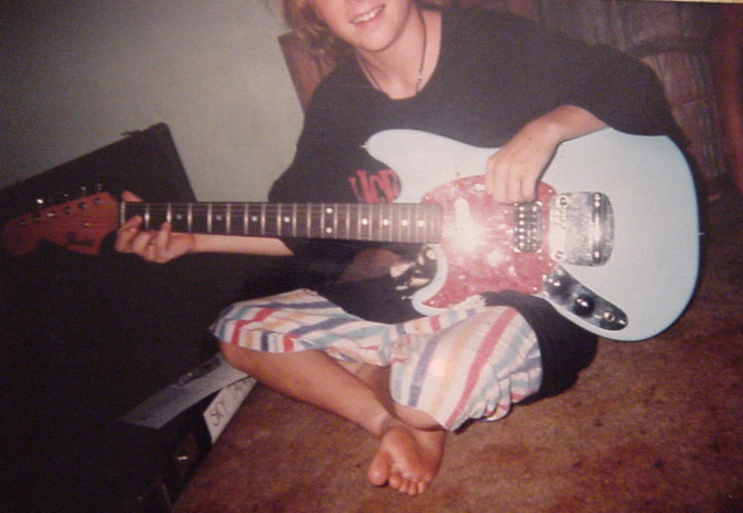 bleachygriffin: After Kurt died Courtney gave away his fender mustang to a sick child