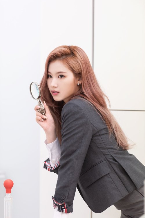 TWICE Sana in Naver Update: &lsquo;Formula of Love: O+T=＜3&rsquo; Jacket Shooting Behind (x)