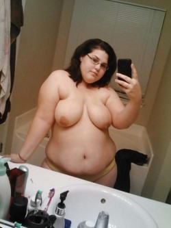 fat-selfshoot:  Want to exchange photos with Julia? Check her profile!