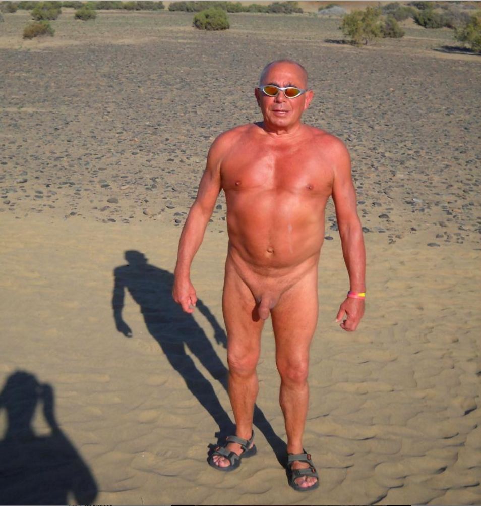 peterdesade:  For hot extreme porno read Taking a Stallion Mexican Style for all