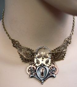 steampunkonda:  Dis.2013 keyhole gear necklace