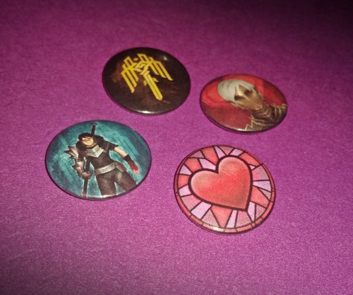  Dragon Age II - Choose Your Own Romance 1-inch Button PackShow your love for your favorite Dragon