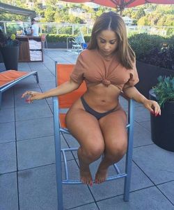 thegirlzroom:  Cause it’s spring time ♥ #TGRSpring Model: @CieraRogers #CieraRogers || #FyneWineFridays