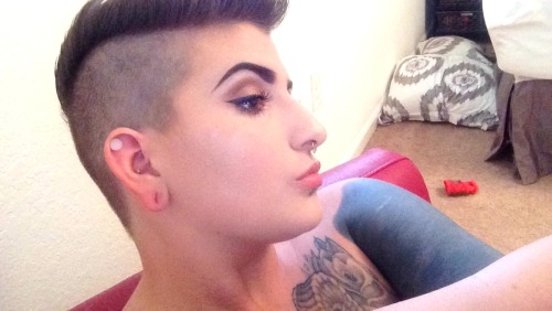 kwen-b:  here have some more weird haircut face spam. 