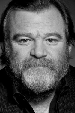 Maszületettfaszi:  Brendan Gleeson  (1955)A