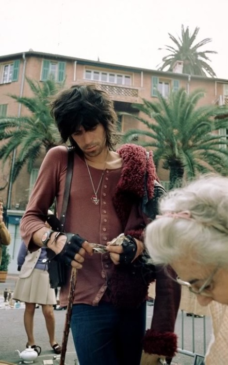 marydear:  the-point-of-sanity: Keith Richards, France, 1971  Stylish as fuck.