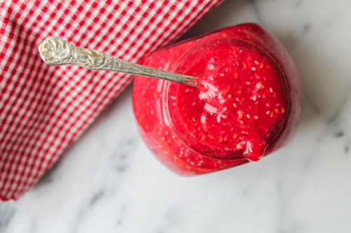 beautifulpicturesofhealthyfood:  Raspberry Chia Seed Jam…RECIPEIngredients1 cup raspberries1 tbsp chia seeds   2 tbsp water2 tbsp honey 