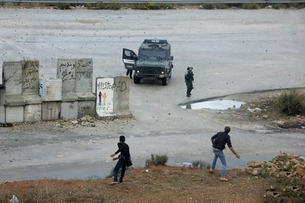 momo33me:  Confrontations in front of Ofer prison Today . 31 October 2014 
