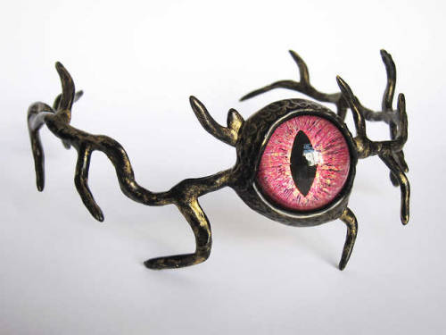 Fuchsia Eye Tiara commissioned by Jes.  