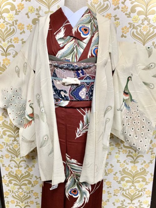 Peacock themed kimono outfit (that antique haori is glorious and beautifully enhances the cream tone