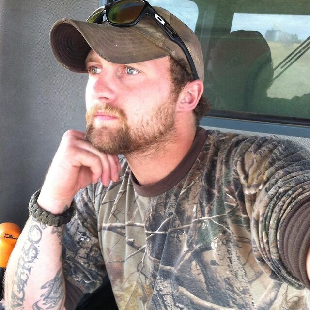 dirtystraightguys:  texasbrisket:  Woof! Cute and Scruffy.  Scruffy Straight Boy