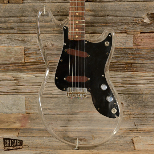 apileofsmiles:bushdog:Fender Duo Sonic 60 Lucite (s475)this is pretty cool dang!